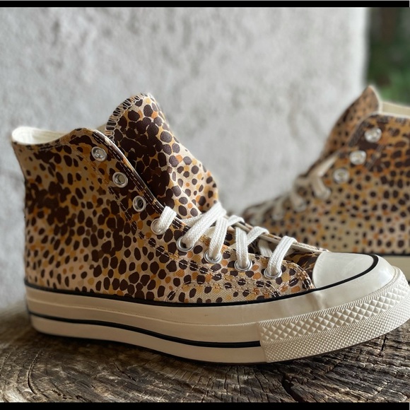 High-Top Chuck Taylor’s All Star - Picture 5 of 9